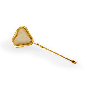 Klassisk hjärtformad tesil i guld som är enkel att använda.