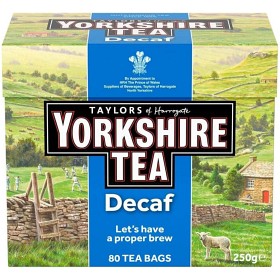 Ett klassiskt koffeinfritt, svart te från Yorkshire Tea förpackat i påsar.
